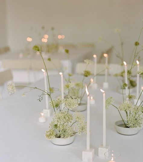 Delicate Flower Arrangement, Simple Modern Tablescape, French Farmhouse Wedding Decor, Modern Green And White Wedding, Wedding Table No Place Setting, Minimal Bud Vases Wedding, Event Centerpiece Ideas, Minimalism Wedding Decoration, Flower Table Arrangements Wedding