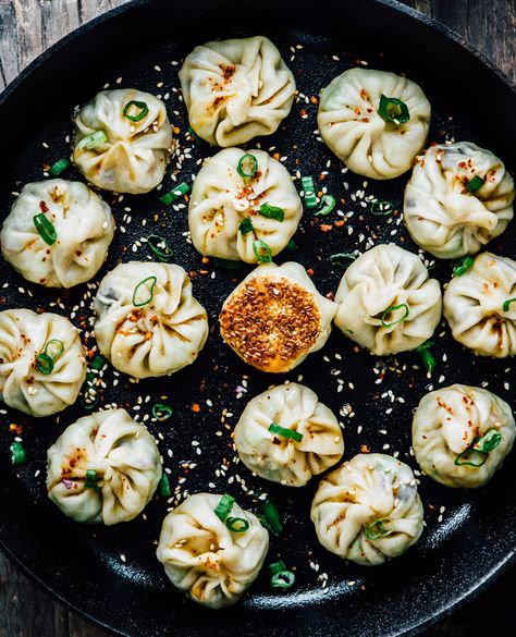 Homemade Vegan Dumplings - by Madeline Lu - @lumadeline Korean Food Recipes, Vegan Dumplings, Homemade Dumplings, Vegan Asian, Makanan Diet, Idee Pasto Sano, Vegan Foods, Dim Sum, Vegan Eating