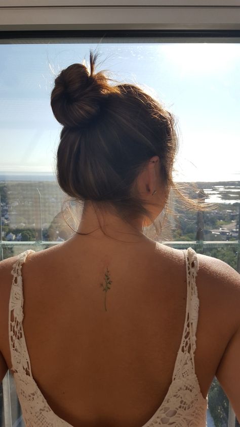 Floral Back Tattoos, Small Back Tattoos, Flower Spine Tattoos, Small Girly Tattoos, Flower Tattoo Back, Neck Tattoos Women, Small Pretty Tattoos, Petite Tattoos, Spine Tattoos For Women