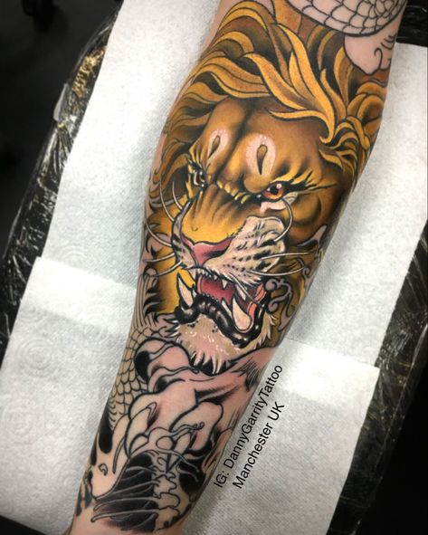 Japanese Lion Art, Neo Traditional Lion Tattoo, Japanese Lion, Traditional Lion Tattoo, Traditional Tattoo Animals, Lion Chest Tattoo, Lion Sleeve, Colour Tattoos, Lion Art Tattoo