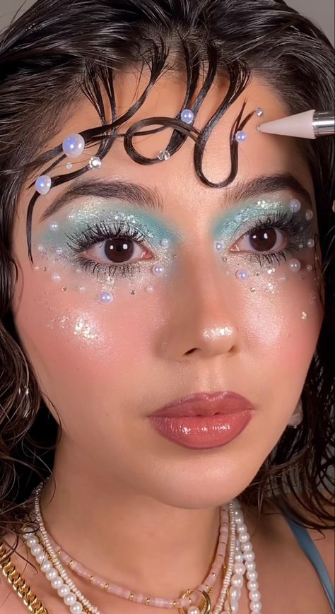 Makeup Ideas Mermaid, Mermaid Make Up Aesthetic, Underwater Eye Makeup, Water Element Makeup Looks, Mermaid Skin Makeup, Watery Makeup Look, Air Fairy Makeup, Mermaid Glam Makeup, Chappell Roan Mermaid Makeup