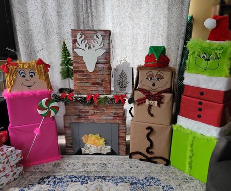 Grinch Gift Tower, Christmas Gift Wrapping Tower Ideas, Grinch Gift Wrapping Ideas, Grinch Wrapping Ideas, Creative Wrapping Ideas Christmas, The Grinch Gift Wrapping Ideas, Grinch Christmas Box Ideas, Grinch Stacked Presents, Grinch Themed Wrapping