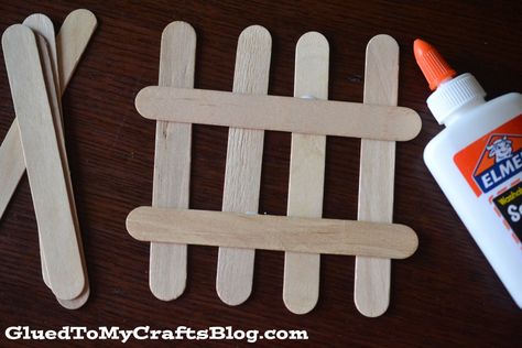 Popsicle Stick Picket Fence {Kid Craft} Mini Picket Fence Diy Popsicle Sticks, Popsicle Stick Fence, Daycare Decorations, Picket Fence Crafts, Daycare Decor, March Crafts, Valentines Box, Diy Popsicle, Pop Stick