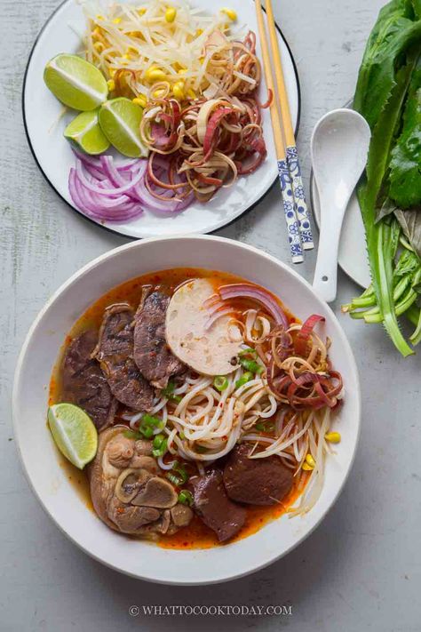 Bun Bo Hue Recipe, Instant Pot Asian Recipes, Bun Bo Hue, Pork Noodle Soup, Ground Beef And Cabbage, Pork Hock, Rice Noodle Soups, Homemade Chinese Food, Beef And Pork