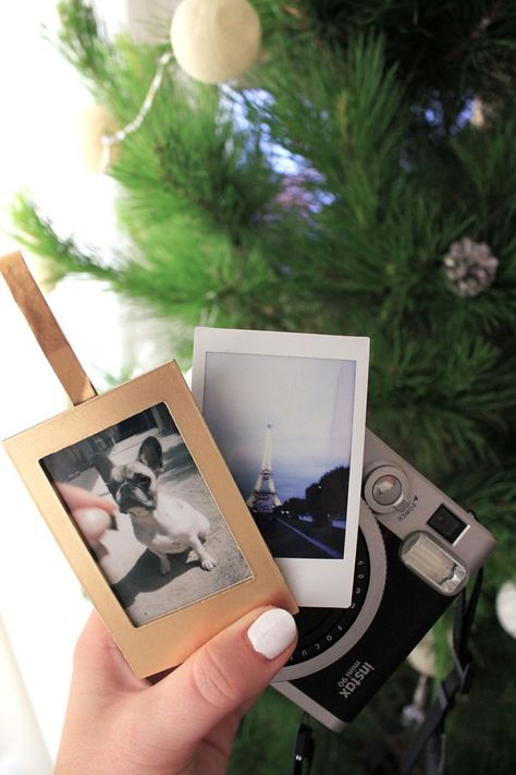 Instax Ornament Diy, Diy Polaroid Ornament, Instax Ornament, Polaroid Ornament Diy, Instax Mini Ideas Display, Christmas Ornament Homemade, Instax Diy, Instax Mini Ideas, Diy Photo Ornaments