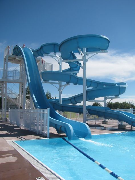 high pool slide Big Pool With Slide, Big Pool Ideas, Backyard Pool With Slide, Pool Slide Ideas, Swimming Pool With Slide, Parking Plan, Swimming Pool Slides, Pool Water Slide, Big Pool