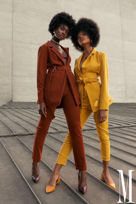 Urban Fashion Photography, Sisters Photoshoot Poses, Mode Editorials, Creative Fashion Photography, Sisters Photoshoot, Why Her, Model Pose, Model Inspo, Model Poses Photography