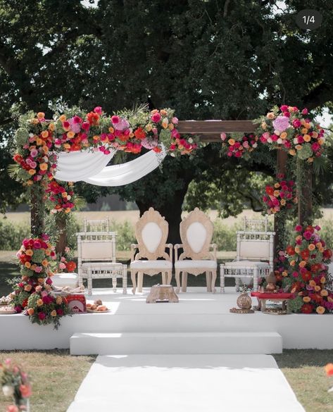 Rustic Mandap, Mandap Ideas Outdoor, Simple Wedding Mandap, Simple Mandap, Simple Mandap Decor Indian, Mandap Decor Indian, Floral Mandap, Indoor Mandap Decor Indian, Low Budget Mandap Decor