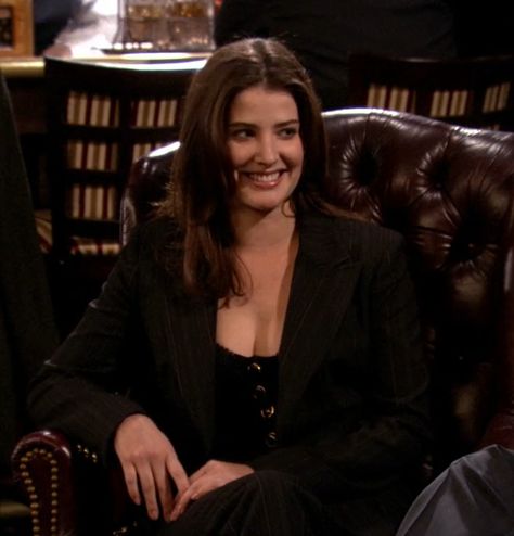 Robin Scherbatsky, Cobie Smulders, How I Met Your Mother, Marvel Women, Tv Characters, Fashion Tv, Teenage Years, Pose Reference Photo, Iconic Characters