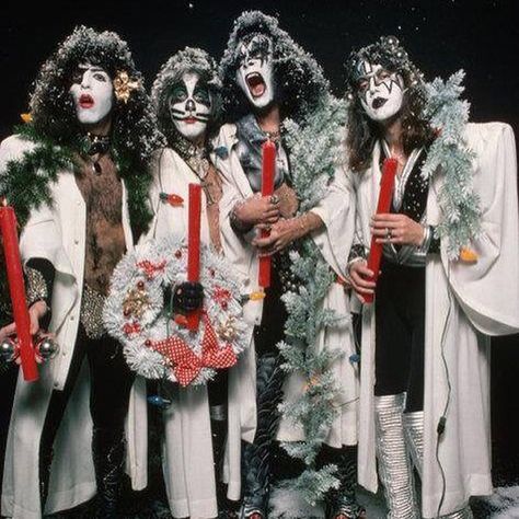 It's beginning to look a lot like KISSMAS! #kiss #christmas #classictock #genesimmons #paulstanley #petercriss #acefrehley #rockandroll www.johnpauldehaas.com Merry Kissmas, Vinnie Vincent, Kiss Images, Christmas Kiss, Peter Criss, Kiss Army, Kiss Pictures, Ace Frehley, Hot Band