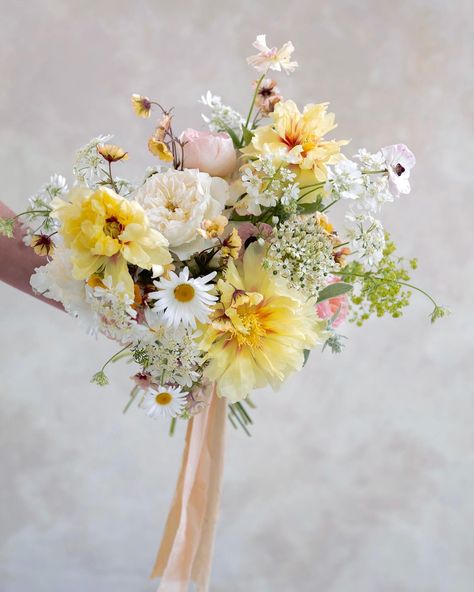 Happy Saturday! Sharing happy vibes with yellow peonies🌼 These yellow peonies are beautiful but open wide quickly and are usually too large for bouquets. Luckily, I found smaller ones in a tight stage, so I put them together using my bouquet-making tool😊 Have a wonderful weekend, everyone💛 #floraleducation #floralbouquet #floralbouquets #flowerbouquets #bouquetmaking #gardenflowers #floraldesign #gardenflowerbouquet #gardeninglove #cutflowersfrommygarden #ウェディングブーケ #花束 #bridesbouquet #wedd... White Peach Yellow Bouquet, Yellow Flower Wedding Bouquet, White And Pale Yellow Bouquet, Pale Yellow Bouquet, Light Yellow Bouquet, Garden Party Wedding Bouquet, Yellow Bouquet Aesthetic, Yellow Wildflower Bouquet, Yellow Bridesmaid Bouquet