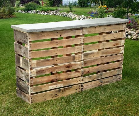 Pallet Bar Plans, Bar Made From Pallets, Wooden Pallet Bar, Bar En Palette, Bar Pallet, Bar En Plein Air, Patio Bars, Pallet Furniture Plans, Outdoor Pallet