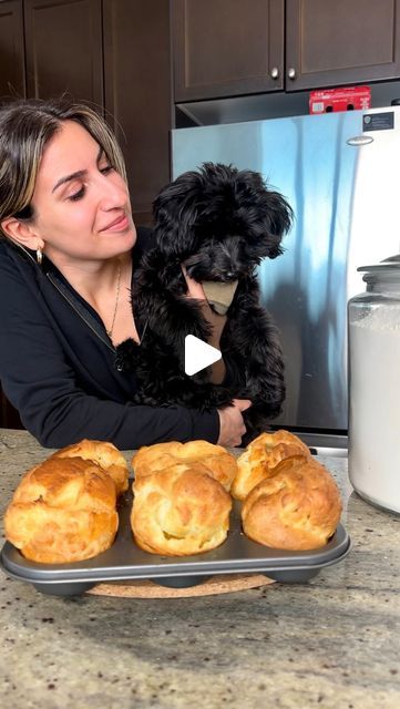 Minoo Mahdavian 🍋 on Instagram: "@minoomakesstuff needed a quick bread!   And these 40 minute, 4 ingredient popovers are IT. 😲  So easy to make and so damn delicious. PLUS with their hollow centre:  You can go savoury or sweet with these. Add in some vanilla and sugar and stuff them with some cream OR at some tomato sauce, pepperoni and cheese.   Your options are endless!   SAVE this recipe to give it a try, share it either your bestie and OF COURSE follow @minoomakesstuff for so much more bread! 💛  Here’s how to make these 4 ingredient popovers:  1. In a blender, combine 2 eggs, 3/4 cup milk, 3/4 cup flour and a pinch of salt. Blend until smooth.  2. Add in 3 tbsp melted butter and blend once more until smooth.  3. Preheat your oven to 450 F and place your empty muffin or popover tin i Bread And Pastries, 1960s Food, Pepperoni And Cheese, Popover Recipe, Homemade Bread Recipes Easy, Best Bread Recipe, Easy Bread Recipes, 4 Ingredient, Easy Bread