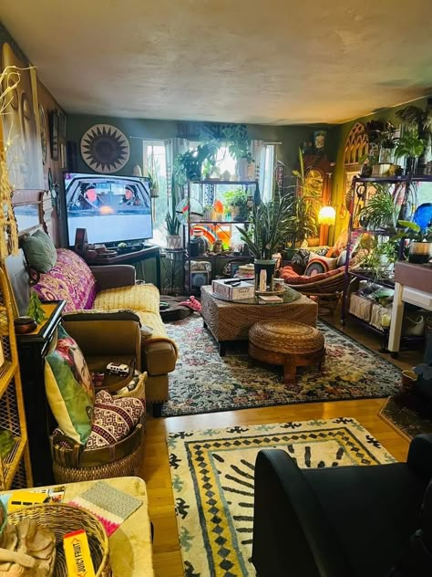 Maximumlist Living Room, 70s Inspired Room Bedrooms, Eclectic Witch Decor, Maxamilist Apartment, Small Posters On Wall Bedroom, Tiny Apartment Living Room Ideas, Cluttered Living Room Aesthetic, Studio Apartment Maximalist, Boho Maximalism Living Room