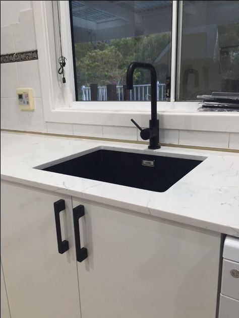 Black and white kitchen black taps and sink stone bench top White Kitchen Black Sink And Tap, White Kitchen Black Tap, Black Sink White Counter, White Kitchen Counters, Blanco Silgranit Sink, Silgranit Sink, White Worktop, Black And White Kitchen, Kitchen Goals