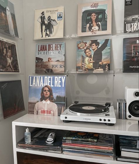 Room Ideas With Vinyl Records, Audio Technica Turntable Aesthetic, Audio Technica Lp60, Record Set Up Aesthetic, Vinyl Shelf Ideas, Turntable Setup Aesthetic, Vinyl Set Up Aesthetic, Vinyl Shelf Aesthetic, Record Set Up