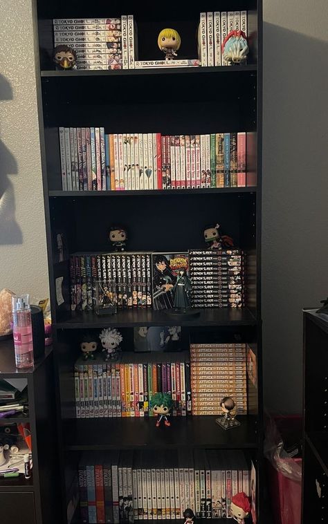 Manga Shelf Ideas, Anime Bedroom Ideas, Manga Shelf, Bookshelf Inspiration, Preppy Bedroom, The Demon Slayer, Anime Room, Tanjiro Kamado, Manga Collection