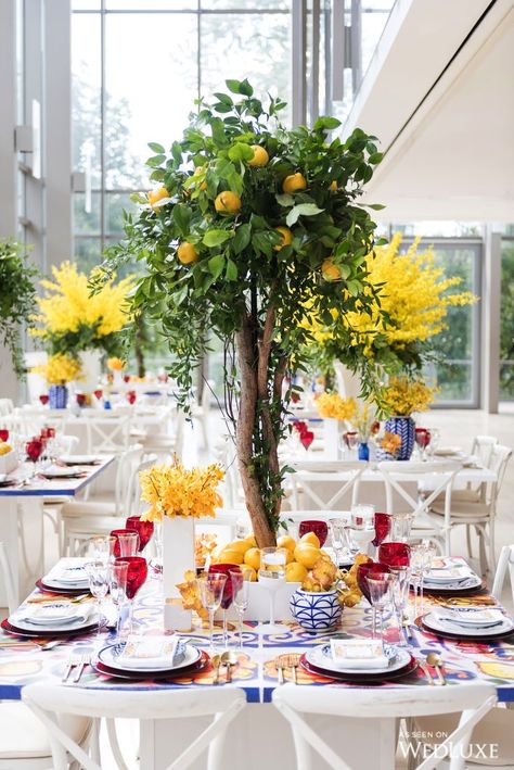 These lemon tree #centerpieces completely transport us to the Italian countryside! | Photography By: 5ive15ifteen Photo Company | WedLuxe Magazine | #WedLuxe #wedding #luxury #luxurywedding #weddinginspiration Lemon Tree Wedding, Tree Wedding Centerpieces, Lemon Centerpieces, Wedding Tree Decorations, Citrus Wedding, Mediterranean Wedding, Tree Centerpieces, Boda Mexicana, Tall Centerpieces