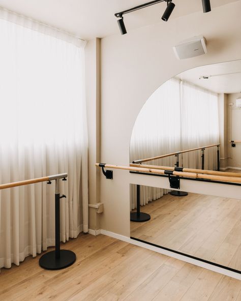 Barre Studio Design, Ballet Studio Design, Aesthetic Pilates Studio, Home Pilates Room, Pilates Home Studio, Pilates Studio Design, Pilates Studio Design Interiors, Yoga Studio Design Ideas, Pilates Yoga Studio