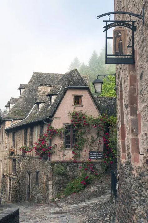 Belle's hometown in Beauty And the Beast is based on this French village and the similarity is uncanny Nature, Belle Aesthetic Disney, Fictional Places, Belle Aesthetic, Belle French, French Town, Aesthetic Disney, Medieval Aesthetic, French Village