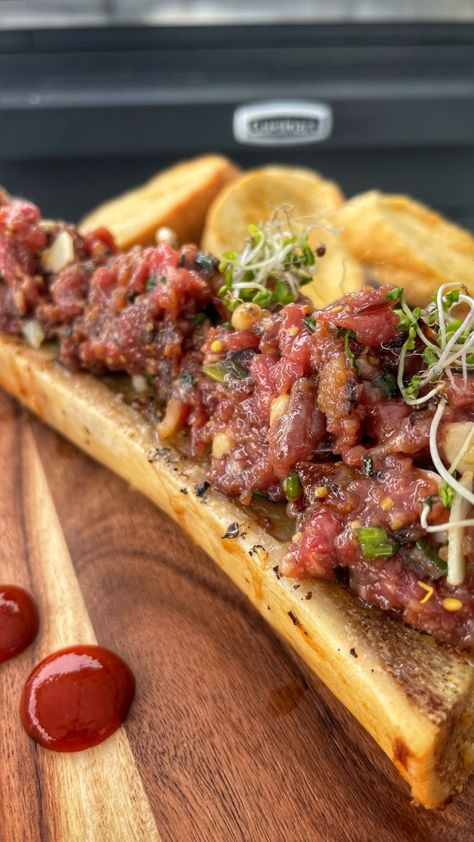 Marrow Recipe, Roasted Bone Marrow, Tartare Recipe, Veal Steak, Bbq Tips, Beef Tartare, Mignon Steak, Filet Mignon Steak, Steak Tartare