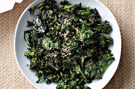 Baked crispy kale recipe Crispy Kale, Kale Recipe, Baked Kale, Healthy Popcorn, Chinese Vegetables, Tesco Real Food, Kale Recipes, Food Basket, Wontons