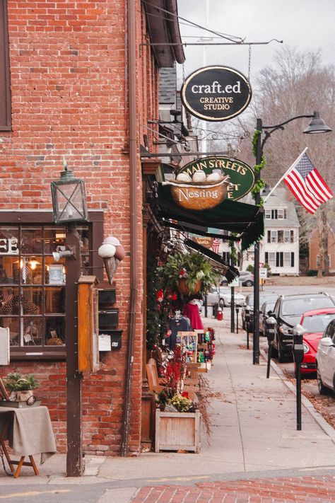 New England Preppy Aesthetic, New England City Aesthetic, New England Small Town, Christmas Town Aesthetic, New England Christmas Towns, Nantucket Preppy, Winter New England, New England Towns In The Fall, Salem Massachusetts Travel