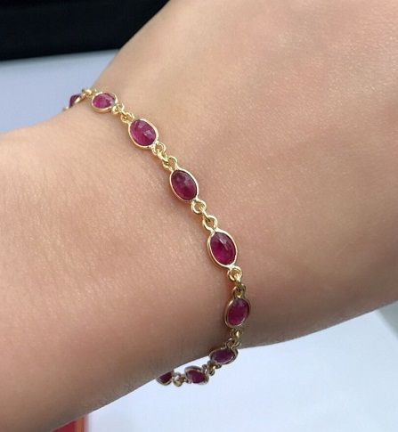 Top 9 Fantastic Look Ruby Bracelets in Fashion Ruby Bracelets, Ruby Bangles, Gold Bangles For Women, Red Beaded Bracelet, Antique Jewellery Designs, Gold Chain Design, Ruby Bracelet, Black Beaded Jewelry, Gold Ring Designs