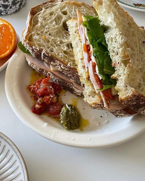 Sandwich Sourdough, Sandwich Aesthetic, Tomato And Pesto, Food Museum, Sourdough Toast, Pesto Sandwich, Tomato Spinach, Sourdough Sandwich, Turkey Sandwich