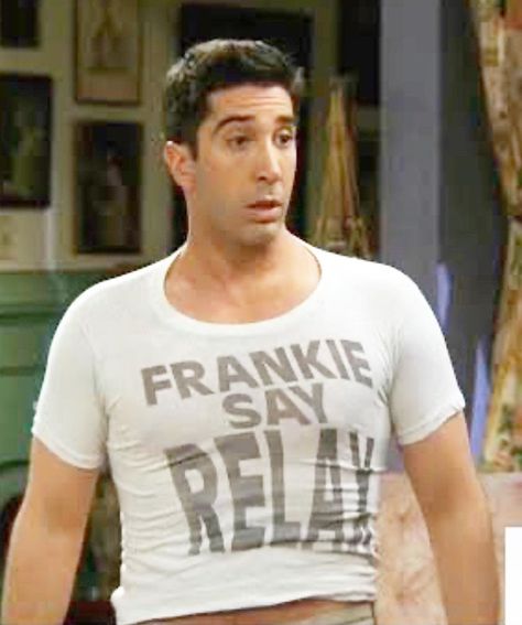 • FRANKIE SAY RELAX • on Instagram: “Does anyone remember this Friends episode? “The one with the tiny T-shirt”😂Anyways, we have Friends jigsaw puzzles!!!!!! Yesssssssss scroll…” Ross Friends, Monica Rachel, The Bigbang Theory, Friends Scenes, Friends Poster, Friends Cast, Ross Geller, Friends Tv Series, Phoebe Buffay