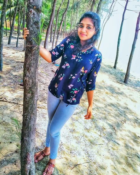 #tightjeans #leggings #hot #kerala #mallu Kerala Girl, Scary Wallpaper, Beauty Face Women, Beautiful Smile Women, Beauty Face, Kerala, Open Shoulder Tops, Leggings, Women's Top