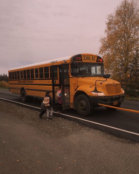 School Bus Nostalgia, Yellow School Bus Aesthetic, School Bus Astethic, Yellow Bus Aesthetic, Old Bus Aesthetic, Magic School Bus Aesthetic, School Bus Photography, Warm Yellow Aesthetic, School Bus Background