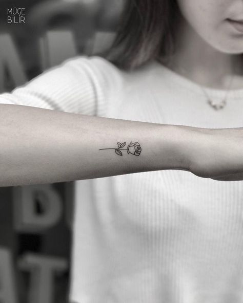 Bodysuit Tattoos, Side Wrist Tattoos, Cool Wrist Tattoos, Small Rose Tattoo, Small Arm Tattoos, Small Wrist Tattoos, Beautiful Tattoo, Tattoo Ideas Female, Wrist Tattoos For Women