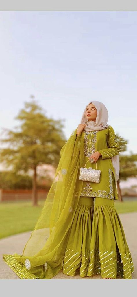 Garara Designs, Hijab Party, Mayon Dresses, Gharara Designs, Mehndi Dress, Fashion Halloween, Party Wear Dress, Pakistani Fashion Casual, Pakistani Wedding Outfits