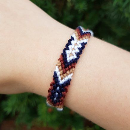 Normal pattern #37099 variation #264777 | BraceletBook Garment Pattern, Thread Bracelets, Friendship Bracelet Patterns, Bracelet Patterns, Friendship Bracelet, Diy Bracelets, Color Combos, How To Look Pretty, Embroidered Friendship Bracelet