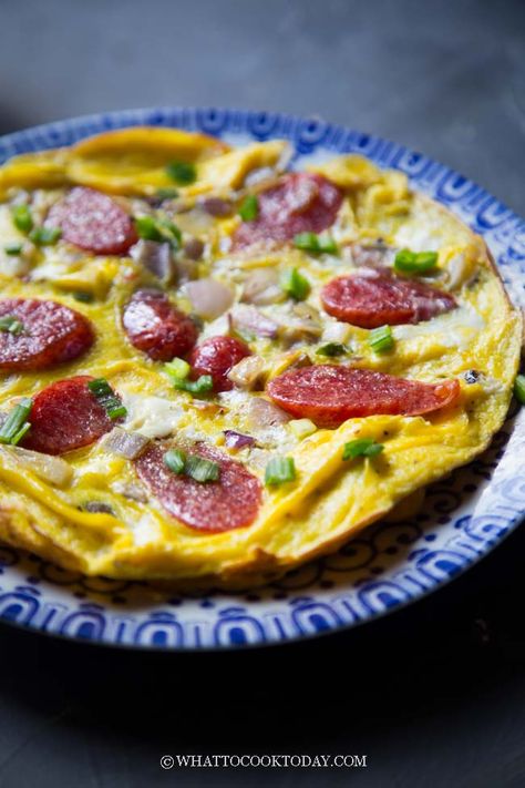 Recipes With Chinese Sausage, Sausage Omelette, Chinese Omelette, Omelette Ideas, Lap Cheong, Rice Congee, Omlet Recipes, Chinese Bbq Pork, Chinese Sausage