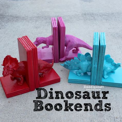 Dinosaur Bookends, Decoration Organization, Diy Bookends, Dinosaur Bedroom, Diy Nursery Decor, Dinosaur Room, Woodworking For Kids, Diy Nursery, Dinosaur Decor