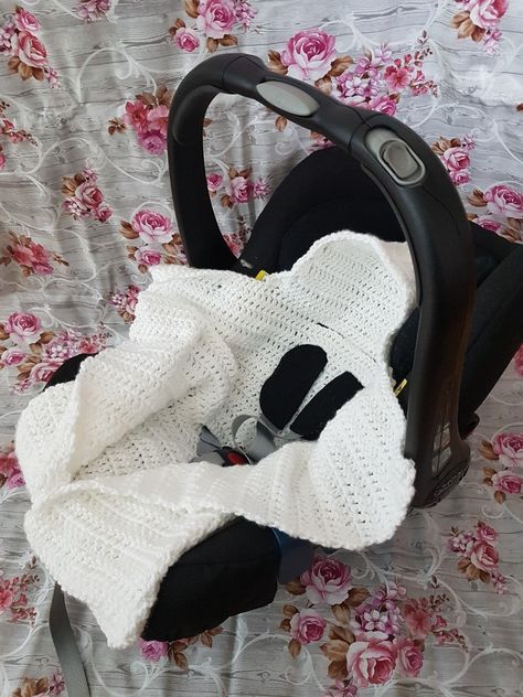 FREE crochet pattern – Baby Carseat blanket | Swecraftcorner Yarn Buddy, Crochet Car Seat Cover, Baby Car Seat Blanket, Crochet Baby Projects, Crochet Baby Blanket Free Pattern, Crochet Shoes Pattern, African Flowers, Baby Clothes Patterns, Crochet Simple