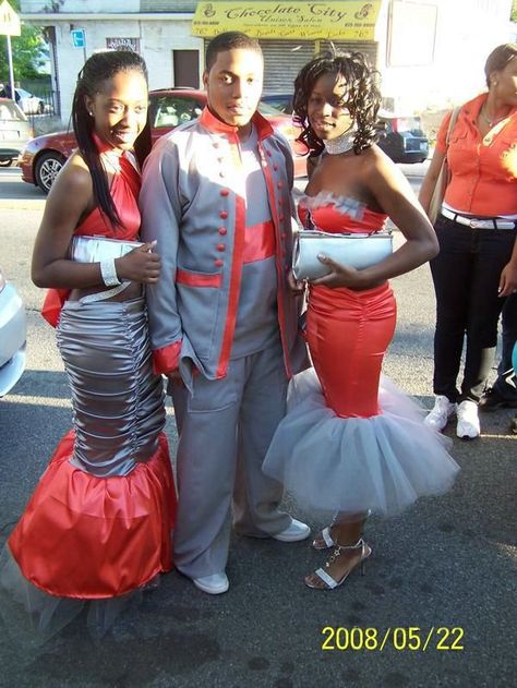 the first part of a two part gallery of ghetto weddings. Ugly Prom Dress, Worst Prom Dresses, Prom Dress Fails, Celebrity Fashion Fails, Prom Dress 2012, Ugly Dresses, Backless Homecoming Dresses, Ugly Outfits, Blue Homecoming Dresses