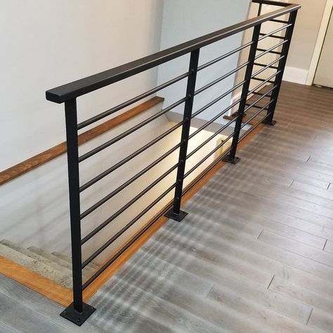 Stair Railing Modern, Stairs Steel, Black Stair Railing, Diy Stair Railing, Metal Stair Railing, Modern Railing, Modern Stair Railing, Contemporary Staircase, House Staircase