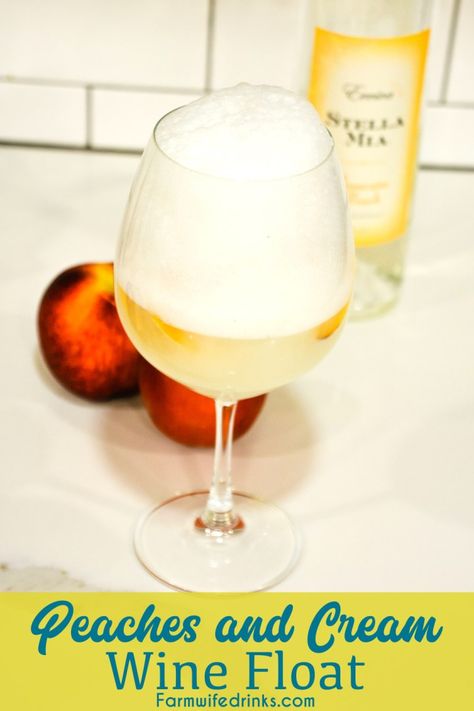 Wine Ice Cream Float, Hot Weather Drinks, Wine Float, Wine Ice Cream, Boozy Chocolate, Float Recipes, Adult Beverages Recipes, Peach Wine, Moscato Wine