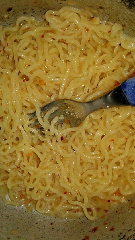 Lunch Noodles 🍜 Lunch Noodles, Remedies For Skin, Eating Food Funny, Noodle Recipe, Yummy Alcoholic Drinks, Snack Craving, Easy Food Art, Food Drink Photography, Yummy Comfort Food