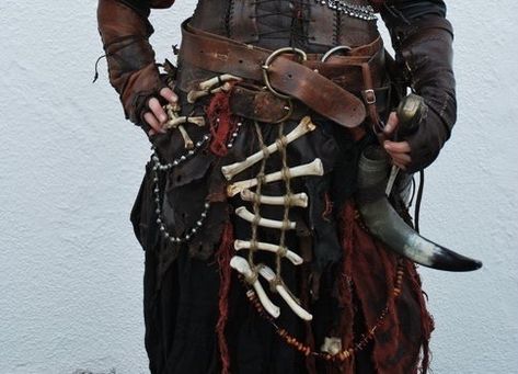 I couldent find the origanal photo im sorryyy Chartreuse Outfit, Barbarian Outfit, Dnd Clothing, Outfit Core, Larp Fashion, Httyd Oc, Punk Diy, Skating Costume, Fair Outfits