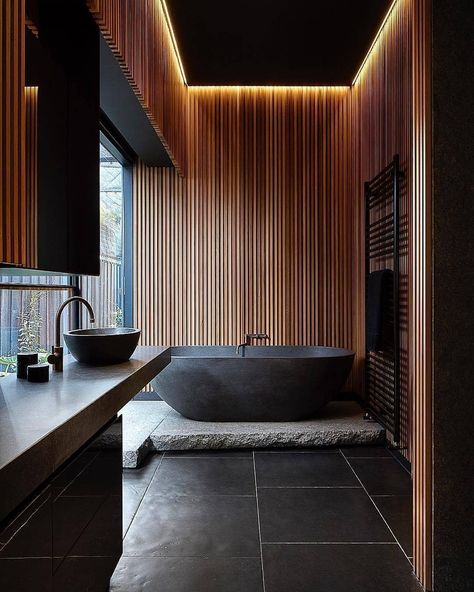 Beautiful timber bathroom design. Timber cladding Vertical Black Tile Shower Ideas, Black And Brown Bathroom Ideas, Brown And Black Bathroom, Concrete Bathtub, Bilik Air, Bad Inspiration, Small Bathroom Makeover, Indirect Lighting, Design Del Prodotto