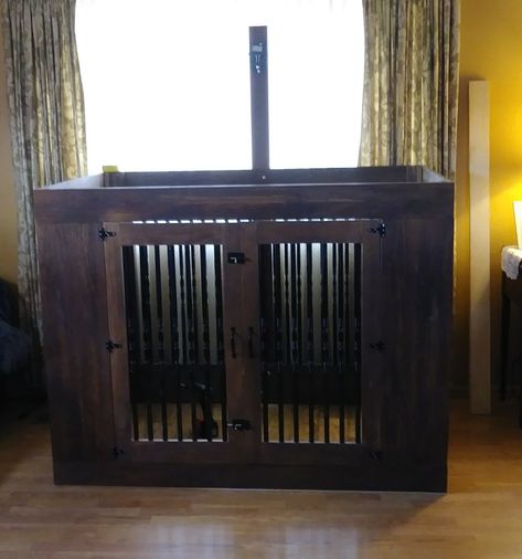 Dog Crate Furniture Diy, Xxl Dog Crate, Banister Rails, Diy Dog Crate, Diy Dog Kennel, Crate Furniture Diy, Diy Storage Rack, Crate Diy, Hardware Cloth