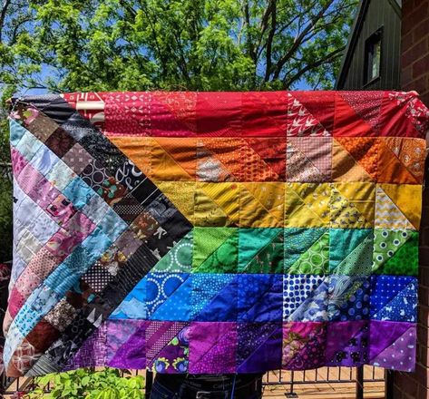 Progress>Pride Quilt – the geeky bobbin Diy Pride Flag, Pride Quilt, Pride Flag Design, Pride Diy, Progress Pride Flag, Stripes Black And White, Flag Quilt, Geometric Quilt, Rainbow Quilt