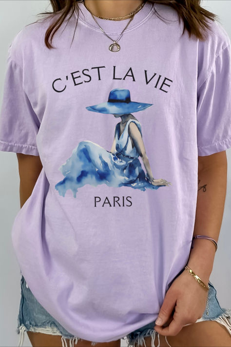 Get this C'est La Vie Paris tee for your trip to France. Lovely tshirt gift for a girls trip, bachelorette party, or group photo. #cestlavie #paristshirt #parisfrance #parislover Paris Tshirt, Paris Tee, Trip To France, Perfect Live, Paris T Shirt, Group Photo, Lifestyle Clothing, Look Plus, Favorite Shirts