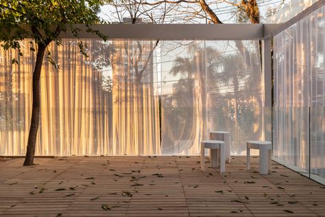 Gallery of White Pavilion / Arquitetura Nacional - 16 Garden Pavilion Architecture, Curtain Architecture, White Pavilion, Curtain Outdoor, Glass Pavilion, Pavilion Architecture, Restroom Design, Pavilion Design, Garden Pavilion