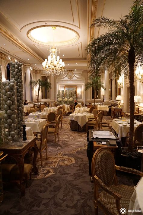 Classic Restaurant Design, French Restaurant Design, Classical Restaurant, Restaurant Classic, French Gardens, Classic Restaurant, Laduree Paris, Elegant Restaurants, Hotel In Paris