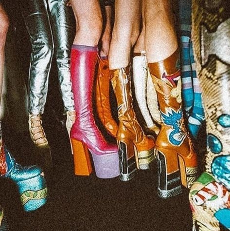 I love the angle of this shot of just the boots, and it looks like an actual ad that Gucci would use for a magazine shot or something. It looks like the models are waiting backstage at a fashion show to walk the runway or they're at a club just standing around mingling. It would be a cool smaller eye level window display. These 70s Platform Shoes, 70s Boots, 70s Mode, Disco Aesthetic, 70s Shoes, 60s Aesthetic, Patti Hansen, 70s Glam, Disco Fashion